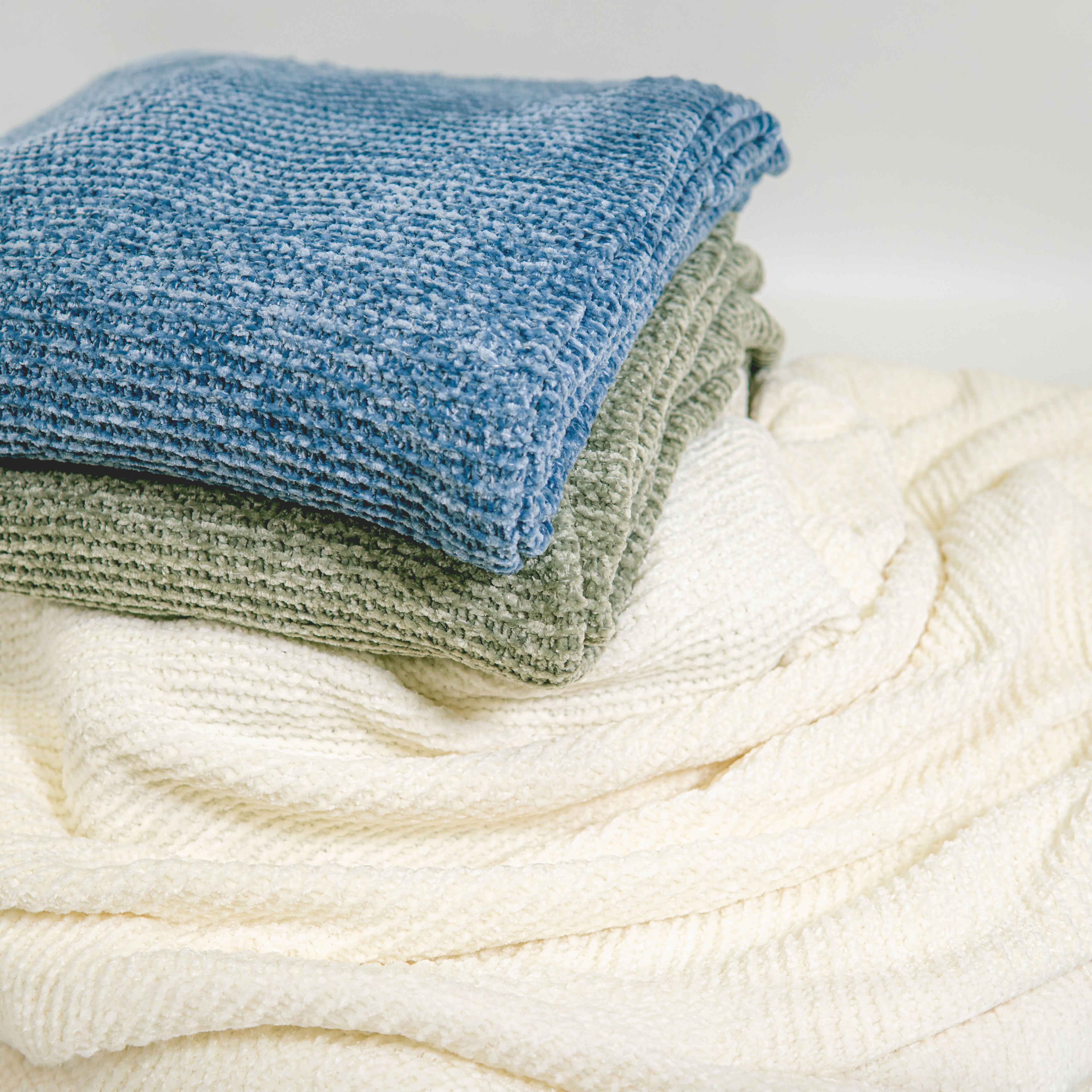 Scalloped Edge Chenille Throw Blanket | 50"x70"